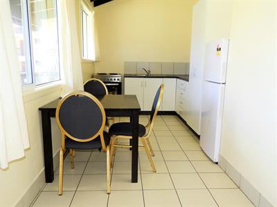  Edgewater Resort - 2 Bedroom Apartment kitchen