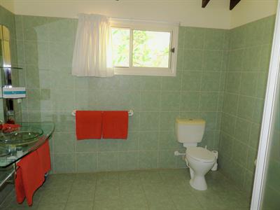 Edgewater Resort - Garden Villa bathroom