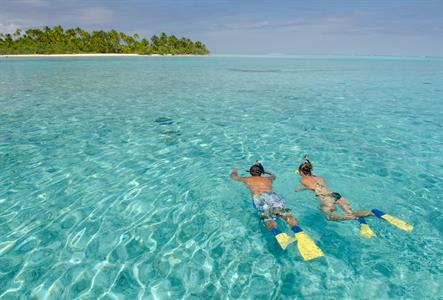 Aitutaki Day Tour - The Vaka Cruise - snorkelling2