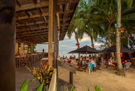 Castaway Resort - beachfront dining