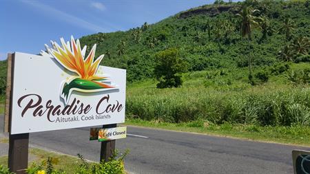 Paradise Cove - roadside signage