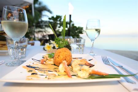 Moana Sands Beachfront Hotel - Beachfront Dining